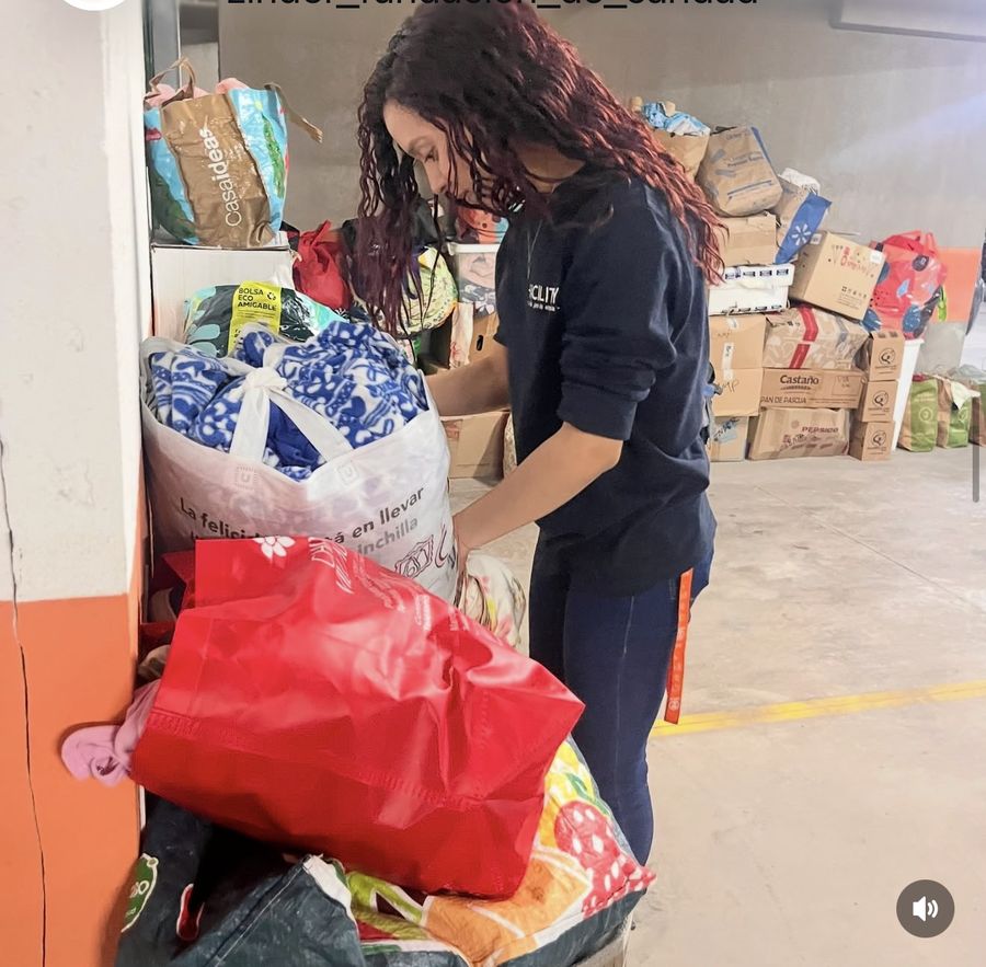 Trabajamos constantemente, recogiendo cosas para repartirlas a quienes las necesitan. ¿Quieres formar parte de nuestro equipo?