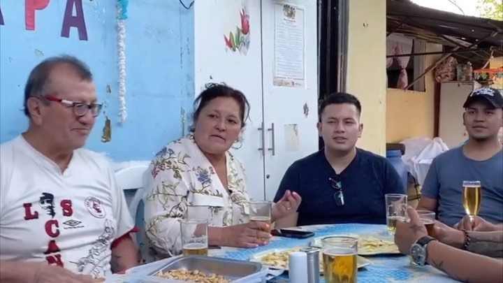 Clases de inglés para inmigrantes en Recoleta, con Iris, socia de la fundación.