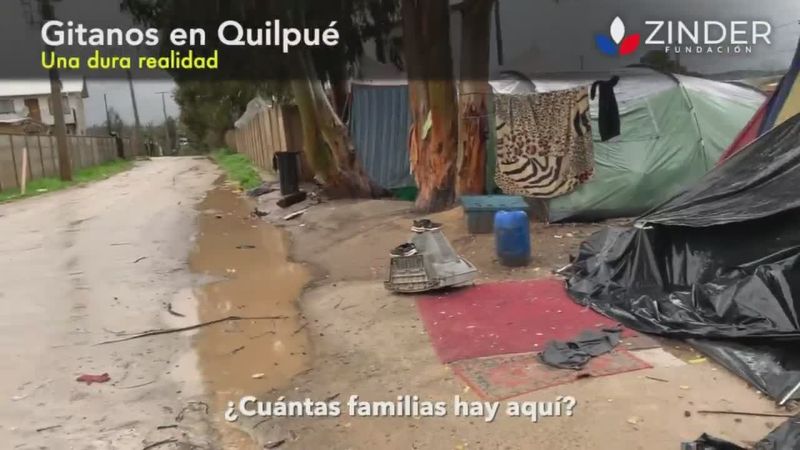 Quilpué: visitamos a familias gitanas con niños pequeños que viven a la orilla del camino.